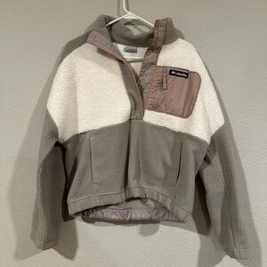 Columbia Beige and Cream Cropped Sweater